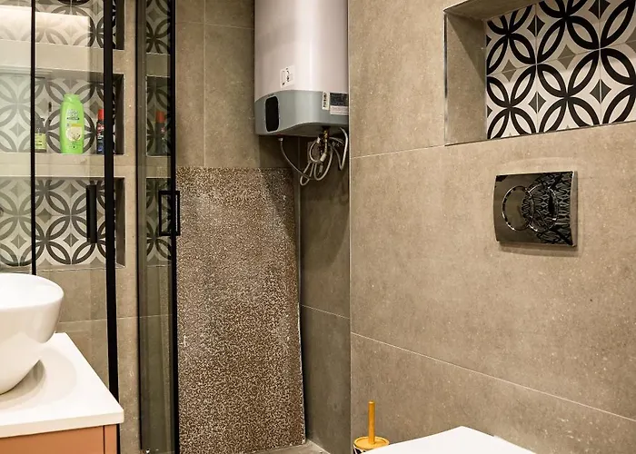 Ami's * تيرانا